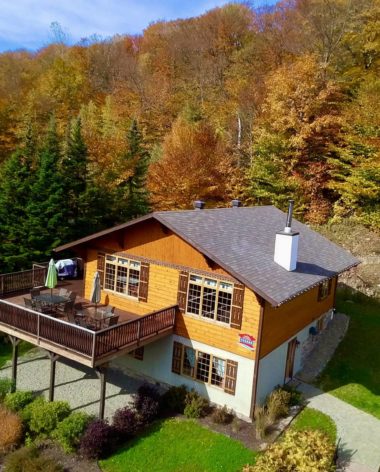 Chalet dans les couleurs de l'été des indiens - Chalets à louer dans les Laurentides - Chalets Lac à la Truite