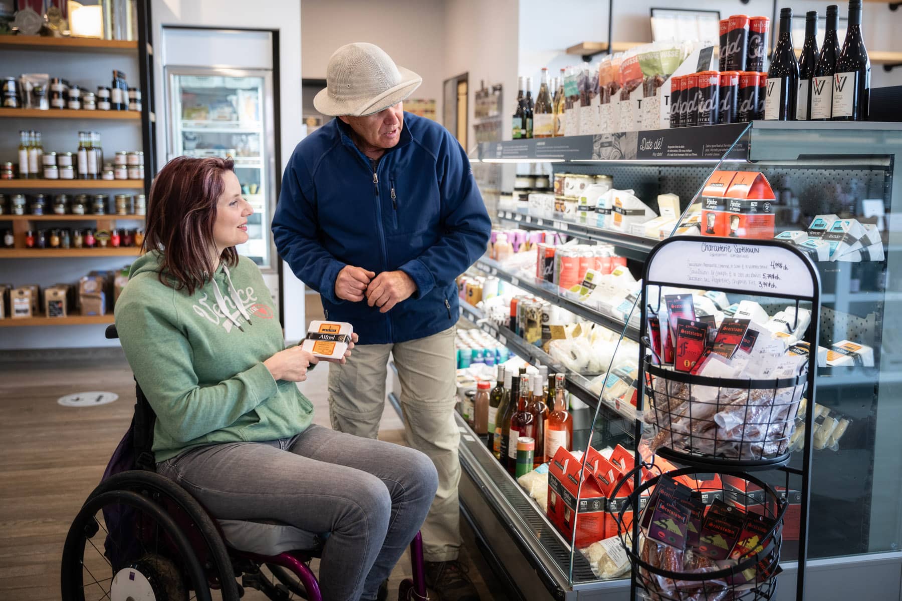 Fromagerie La Station - Economusée - Voyage PMR au Québec - Récit d'une visite des Cantons-de-l'Est en fauteuil roulant par Daphnée Gagnage - Photo Harmony Le Reste et Pierre Akkaoui