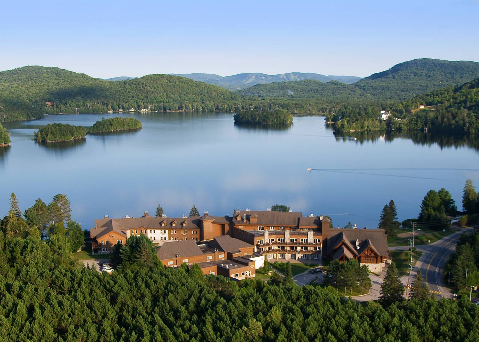 Grand Lodge Mont-Tremblant / Hotel de villégiature au Québec dans les Laurentides – Photo Tourisme Laurentides