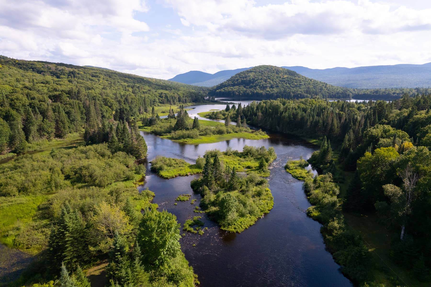 Parc régional de la Montagne du Diable - Illustration de l'article "les plus beaux hôtels des Laurentides" - Québec Le Mag - Photo Tourisme Laurentides