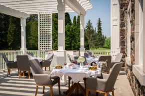 Terrasse - Stonehaven Manoir | Relais & Châteaux : un hôtel de luxe au Québec, dans les Laurentides