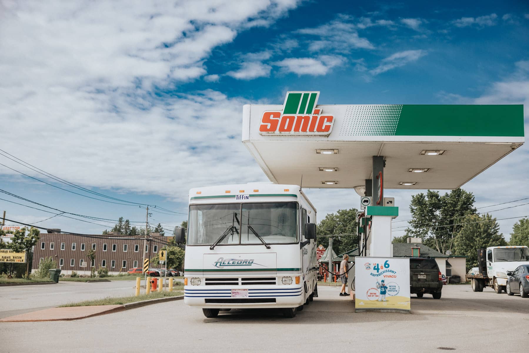 Road-trip au Québec du Sud - Mobilhome dans une station service à Sherbrooke - Photo V. Arbelet