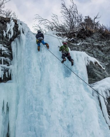 Escalade de glace avec RikiBloc Rimouski - Photo Québec Aventure Plein Air