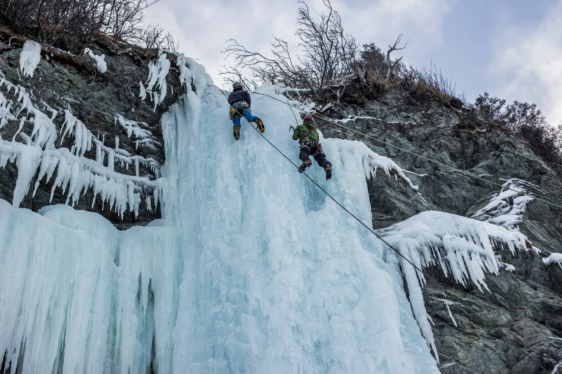 Escalade de glace avec RikiBloc Rimouski - Photo Québec Aventure Plein Air