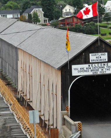 Le Pont Couvert de Hartland, le plus long pont couvert du monde, dans le Nouveau-Brunswick au Canada - Photo : Dennis Jarvis