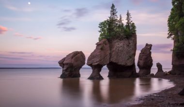 Rochers Hopewell / Road trip au départ de Québec dans le Nouveau Brunswick - Photo Tourisme Nouveau Brunswick