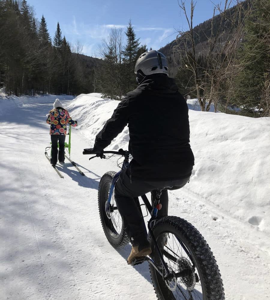 Visiter Québec en hiver - Trottinette des neiges et fatbike au Parc national de la Jacques Cartier - Photo Québec Le Mag'