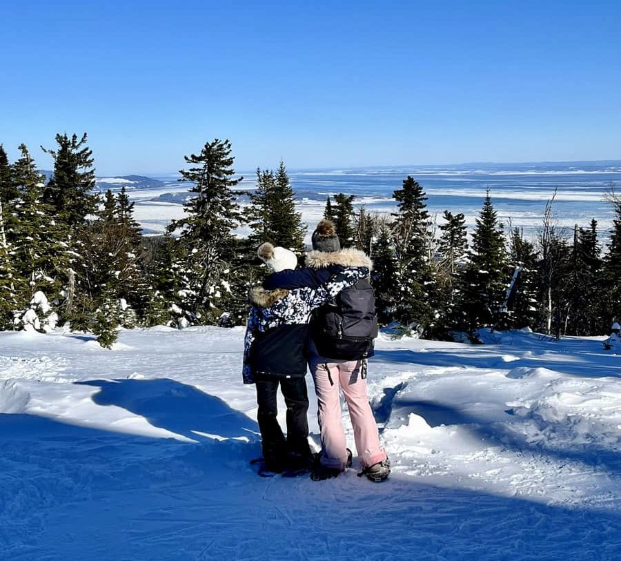 Visiter Québec en hiver - Randonnée en raquettes sur le Sentier des caps en Charlevoix - Photo Québec Le Mag'