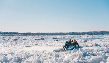 Visiter Québec en hiver - Canot à glace - Photo Destination Canada
