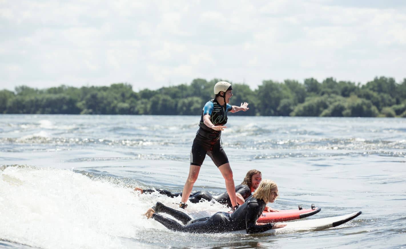 Surf sur le St-Laurent / Tourisme durable au Québec - Photo KSF