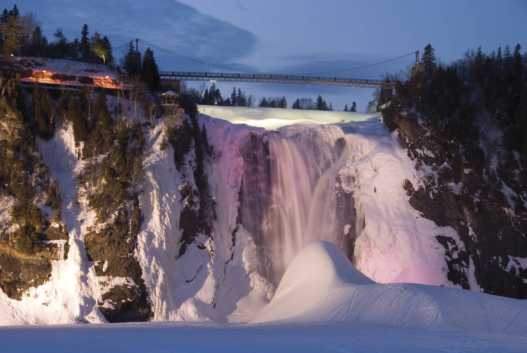 Ville de Québec en hiver : Chute de Montmorency - Photo Destination Québec Cité