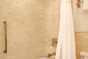 Salle de bain de l'Hôtel Le Manoir d'Auteuil - Vieux Québec
