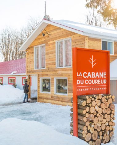 La Cabane du Coureur - vue du bâtiment de l'extérieur en hiver
