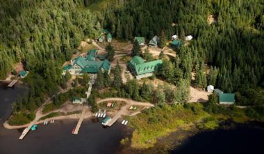 Vue aérienne de La Seigneurie du Triton, hôtel historique en Mauricie, Québec