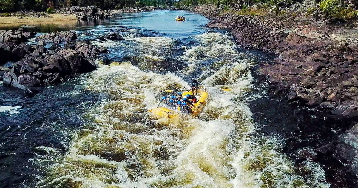 Rafting dans la vallée de l'Outaouais avec OWL Rafting