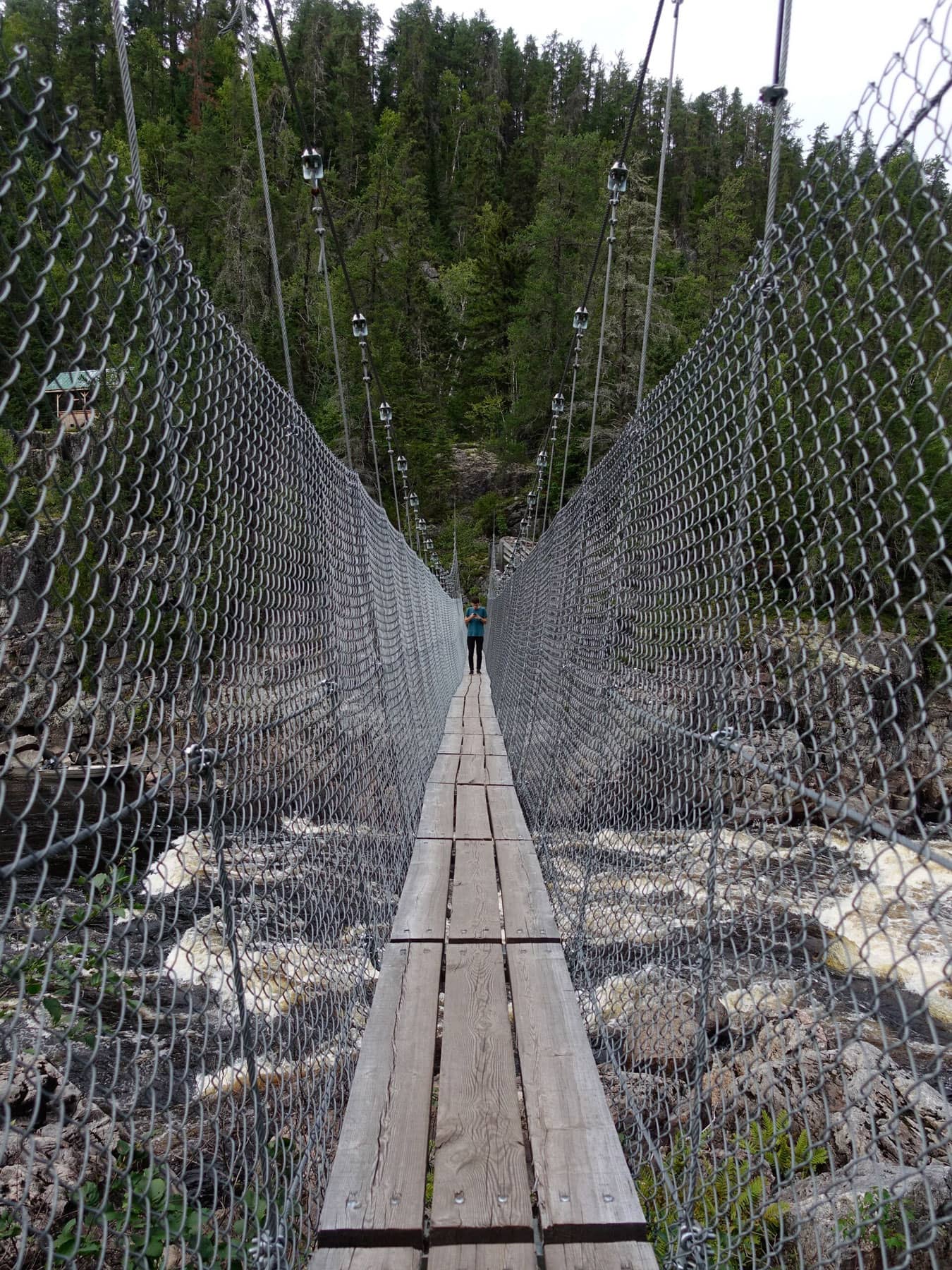 Pont suspendu - Parc caverne du Trou de la fée
