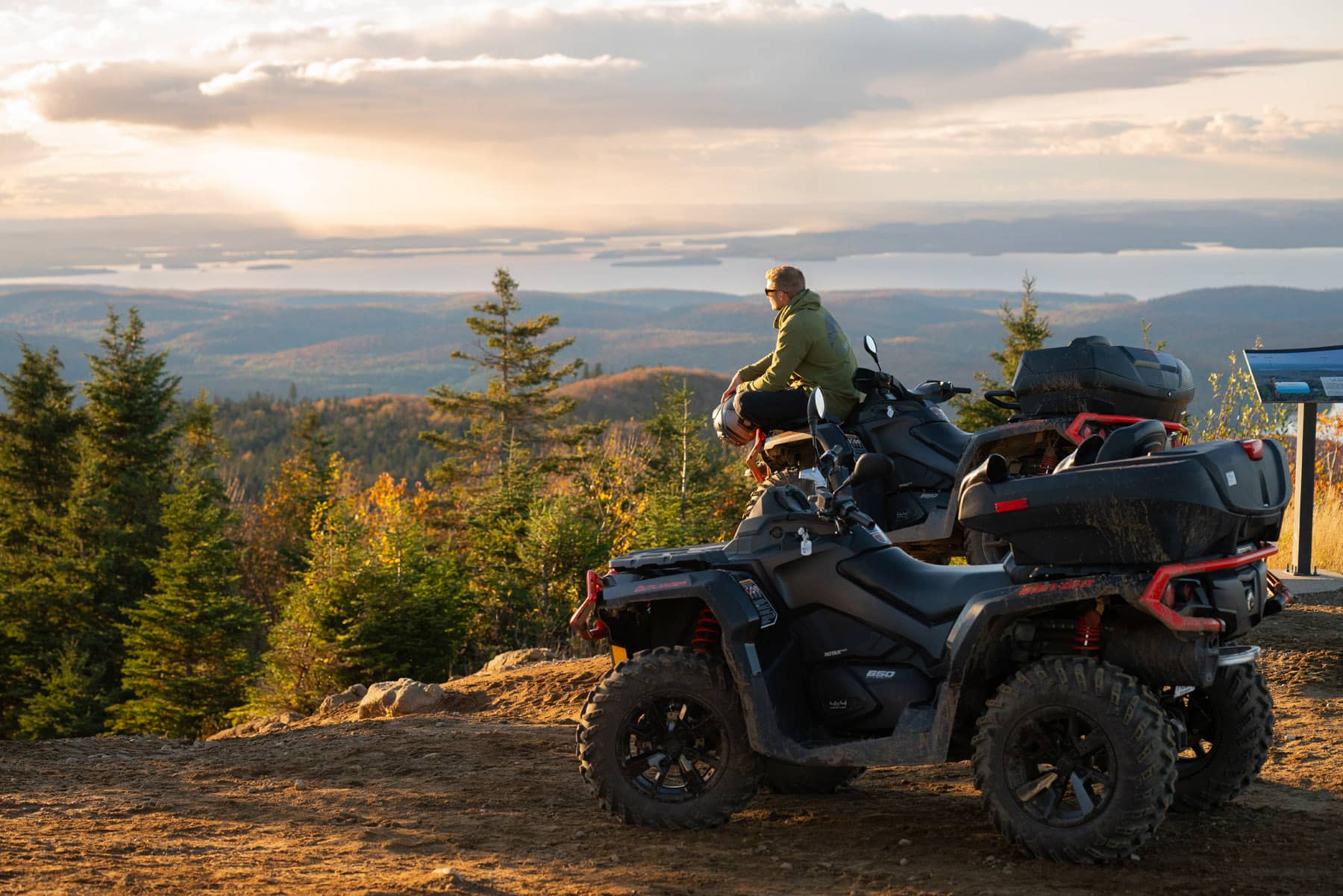 Quad dans le Parc régional de la Montagne du Diable - Photo Tourisme Laurentides
