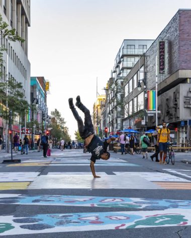 Montréal rue Ste Catherine - Photo Eva Blue - Tourisme Montréal