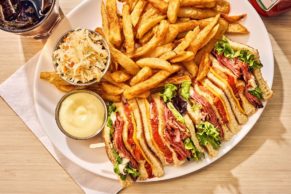 Le Buffet de l'Antiquaire Québec - Club Sandwich