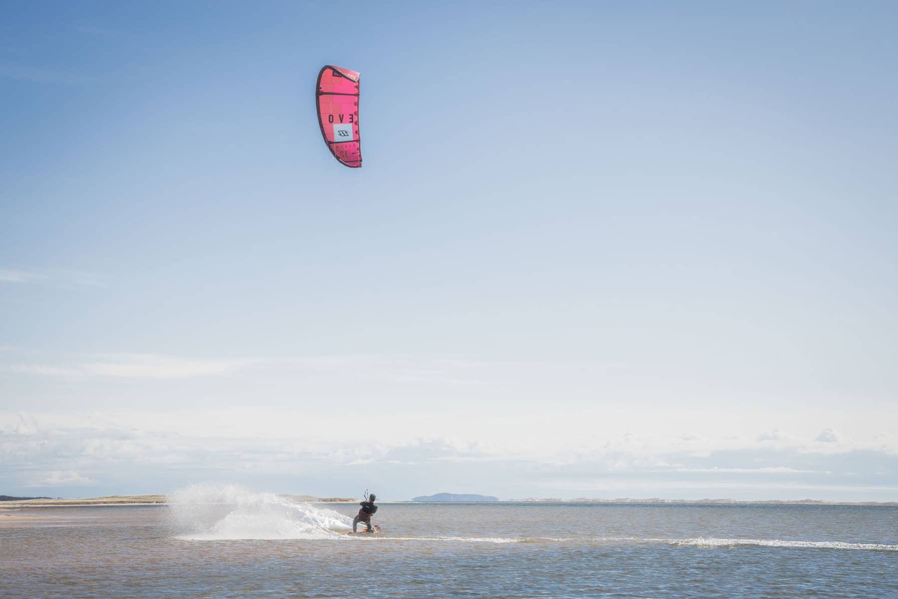 Kitesurf - Les Îles de la Madeleine, Québec maritime - Photo Mathieu Dupuis