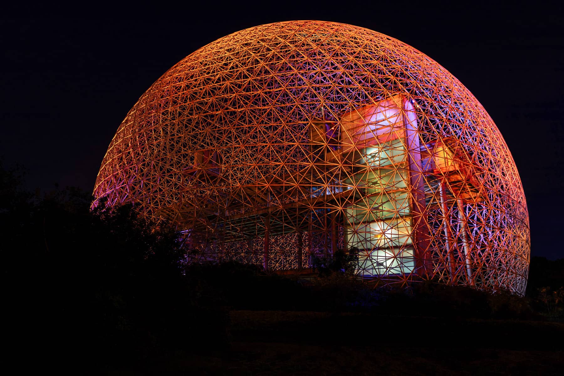 Illumination de la Biosphère pour la Journée de la vérité et de la réconciliation - Photo Mélanie Dusseault
