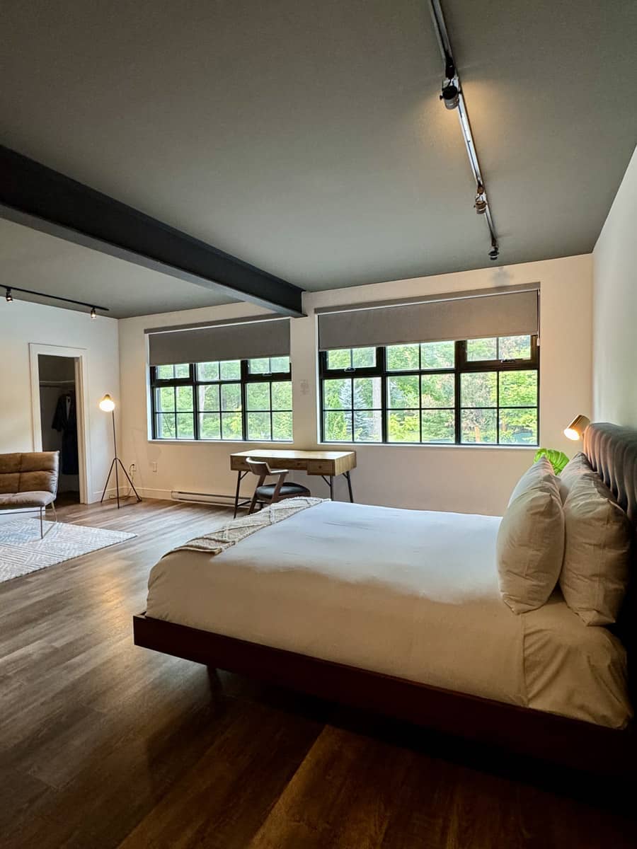 Square Old Chelsea - Road trip au Québec sur la Route des Explorateurs - Photo Québec Le Mag'