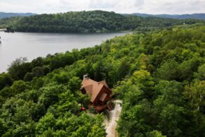 Chalet et lac été - Kanata Tremblant