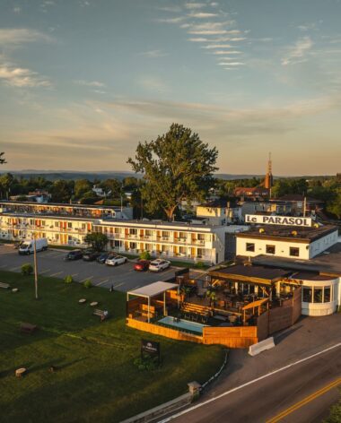 Auberge Le Parasol - Saguenay-Lac-Sain-Jean