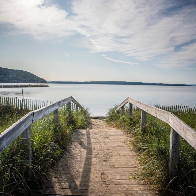 Avez-vous déjà séjourné chez l’habitant ? 😴
C’est dans Charlevoix que nous vous emmenons pour découvrir les visages de ces gîtes pittorresque à l'accueil si chaleureux. Bienvenue chez eux ! #lienenbio
📸 - André-Olivier Lyra
📸 - Raphaël Bilodeau 
📸 - André-Olivier Lyra
•
•
•
#quebeclemag #quebec #qc #charlevoix #charmemoi #moncharlevoix #tourismecharlevoix #gite #gitequebec #explorequebec #explorecanada #lemeilleurducanada #travelquebec #travel #travelling