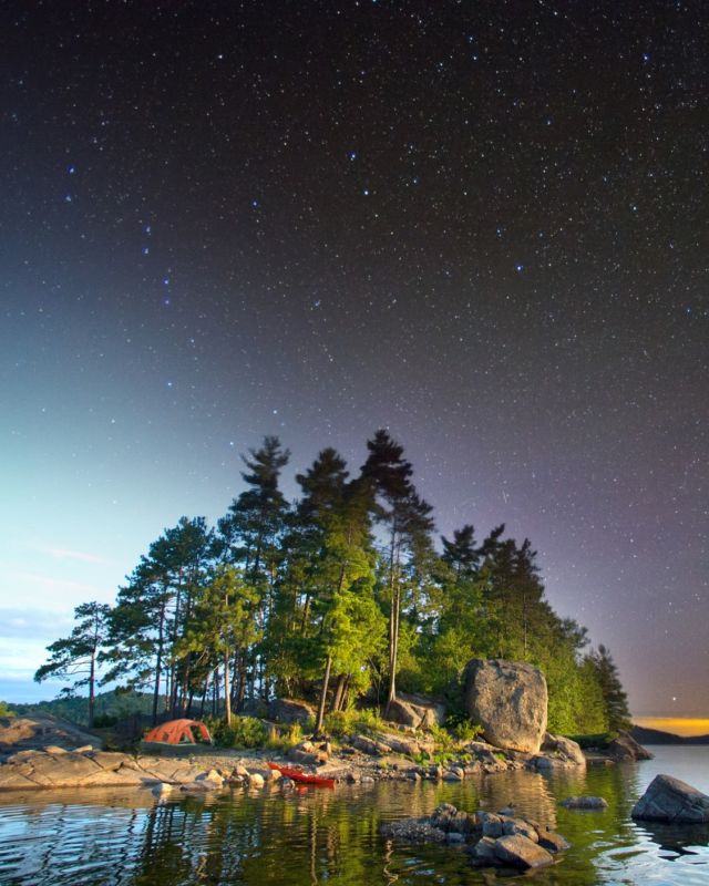 Vous êtes dans les Laurentides cet été ? Voici nos bonnes adresses à ne pas manquer ! ☀
🛶 Faire du canot-camping : l’aventure parfaite pour déconnecter, pagayer au fil de l’eau et dormir sous les étoiles. @parckiamika | @parcpoissonblanc 
😎 Tester les tyroliennes géantes à @monttremblant : sensations fortes garanties et vues à couper le souffle.
🥾 Randonner dans les parcs : sentiers boisés, belvédères naturels et panoramas incroyables.
🌳 Marcher dans la cime des arbres @sentierdescimeslaurentides : une promenade immersive en pleine nature, avec une tour panoramique offrant une vue imprenable
🍎 Faire de l’autocueillette : bleuets, pommes, citrouilles… selon la saison, de nombreuses fermes ouvrent leurs champs aux visiteurs. @cidrelacroix 
🧀 Explorer le Chemin du Terroir : une route gourmande ponctuée de fromageries, microbrasseries, fermes et artisans locaux. 
Alors, on y va ? 🚗
.
.
#quebeclemag #quebec #qc #laurentides #quoifaireauquebec #explorequebec #travel #travelphotography #lemeilleurducanada #quebeclessentiel #laurentidesjetaime #quebecmoments #vacancesderêve