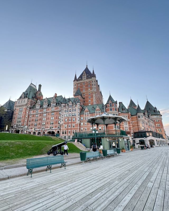Dernière halte pour Audrey dans le sublime @fairmontfrontenac où elle s'est régalée au @bistrolesam.
Un beau passage au Québec (le premier de l'été) et de nombreuses nouveautés à vous faire découvrir très bientôt sur notre site web, notre infolettre et nos réseaux sociaux. Stay tuned ! 😎
.
.
#quebeclemag #quebec #qc #quebeccite #ilovequebec #quebeccity #explorequebec #lemeilleurducanada #quebeclessentiel #chateaufrontenac