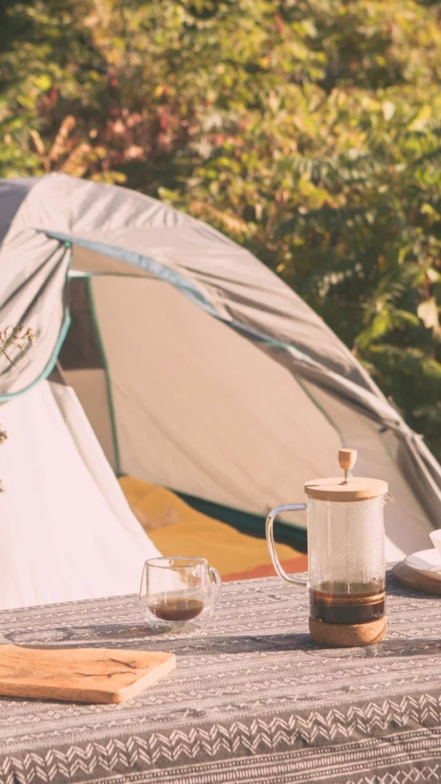 Vous adorez le camping mais vous n'êtes pas équipés ? @laboitedesbois est LA solution pour profiter du plein air au Québec ! 

Un super bon plan pour ne pas transporter votre matériel durant votre voyage au Québec ! 😜
.
.
#quebeclemag #quebec #qc #laboitedesbois #camping #campingquebec #explorequebec #vacancesquebec