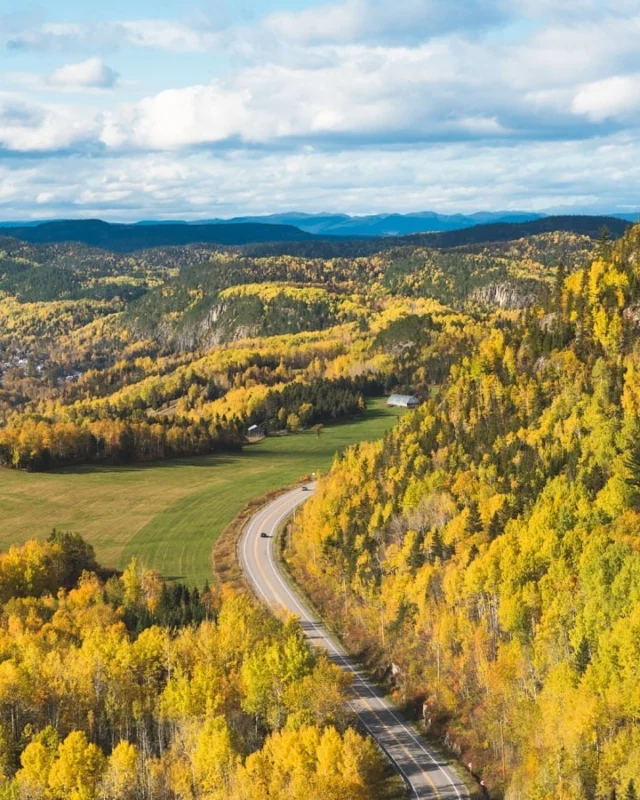 En été comme en hiver, la région du @saguenaylacsaintjean est une terre d'évasion. 

Découvrez toutes nos expériences préférées à ne pas rater pendant vos vacances au Québec ! Des souvenirs à collectionner quel que soit le moment de l’année… 👇
.
.
#quebeclemag #quebec #qc #saguenaylacsaintjean #saglac #automne #fall #fallvibes #explorequebec #lemeilleurducanada #quebeclessentiel