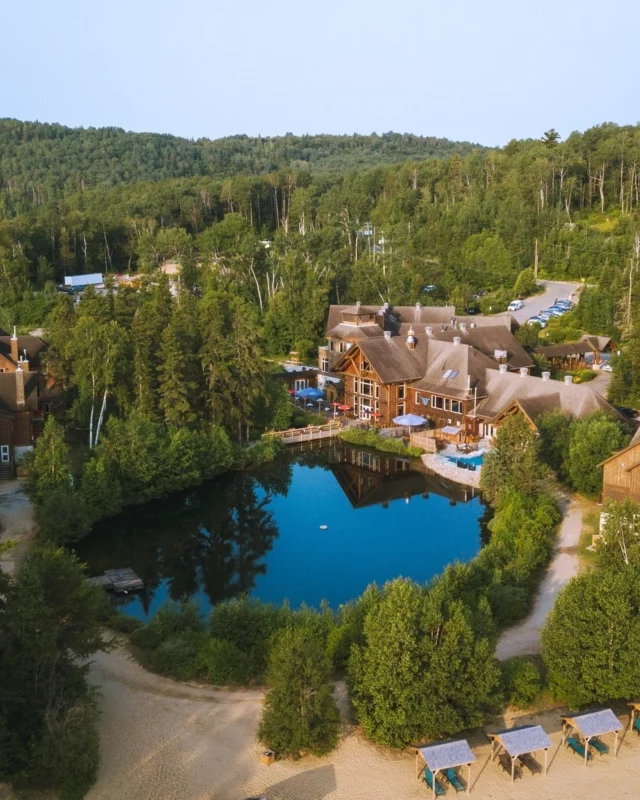 Offrez-vous une échappée belle au cœur de la forêt de Lanaudière 🌲

À l’@auberge_lactaureau, tout invite à ralentir : le lac à perte de vue, les chalets en bois rond, le spa, la cuisine locale et la nature omniprésente. 

Et si c’était vous, le prochain à en profiter ? Participez à notre concours pour gagner 2 nuits de rêve là-bas ! 🎁
.
.
#quebeclemag #quebec #qc #aubergedulactaureau #lactaureau #lanaudiere #quebecauthentique #contest #contestgram
