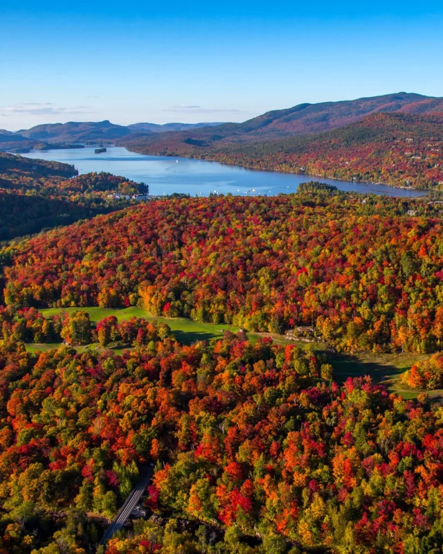 L'automne à son apogée ! Que du bonheur pour les yeux ! 🧡 🤎

📷 - Mont-Tremblant © Tourisme Laurentides
📷 - @hom_mini_chalets 
📷 - Vue aérienne St-Michel Squatec © Patrick Nadeau
📷 - @sentierdescimeslaurentides 
📷 - Le @lebaluchon_ 
📷 - Québec le Mag'
.
.
#quebeclemag #quebec #qc #quebeclessentiel #automne #autumn #fall #fallvibes #automnequebec #explorequebec #explorecanada #beautifuldestination #lemeilleurducanada