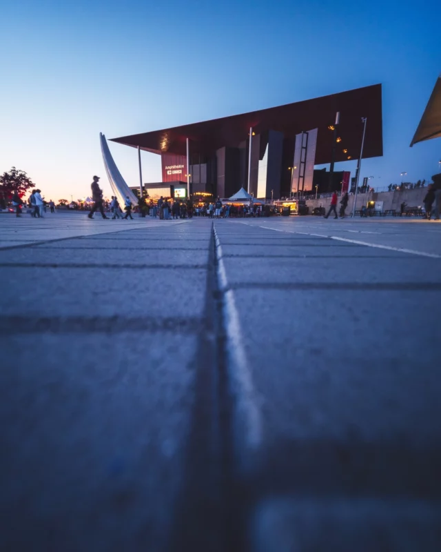 𝐐𝐮𝐞 𝐟𝐚𝐢𝐫𝐞 𝐞𝐧𝐭𝐫𝐞 𝐌𝐨𝐧𝐭𝐫𝐞́𝐚𝐥 𝐞𝐭 𝐐𝐮𝐞́𝐛𝐞𝐜 ? 𝟒 𝐚𝐫𝐫𝐞̂𝐭𝐬 𝐢𝐧𝐜𝐨𝐧𝐭𝐨𝐮𝐫𝐧𝐚𝐛𝐥𝐞𝐬 👇
Direction la @villedeterrebonne et son quartier historique chargé de trois siècles d'histoire. On prend ensuite le chemin de Joliette pour découvrir le @museejoliette puis Trois-Rivières pour visiter le musée @borealis_3r. Enfin, on termine par Shawinigan, porte d'entrée du parc national de la Mauricie, @parcs.canada
🚙 Un road trip plus que parfait en @quebecauthentique.
.
.
#quebeclemag #quebec #qc #quebecauthentique #roadtrips #terrebonne #troisrivières #shawinigan