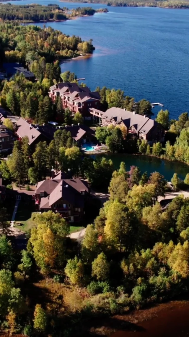 À moins de 2h de Montréal, le lac Taureau et ses 270 km de rives réservent quelques-unes des plus belles plages de la province. On y passe ses journées à pagayer, nager, partir dénicher sa propre crique sauvage accessible uniquement par canot. 
Pour prolonger l'expérience, l'@auberge_lactaureau propose des chalets en bord d'eau, une base nautique et un spa avec massages.
#quebeclemag #quebec #qc #lactaureau #explorequebec #quebecauthentique