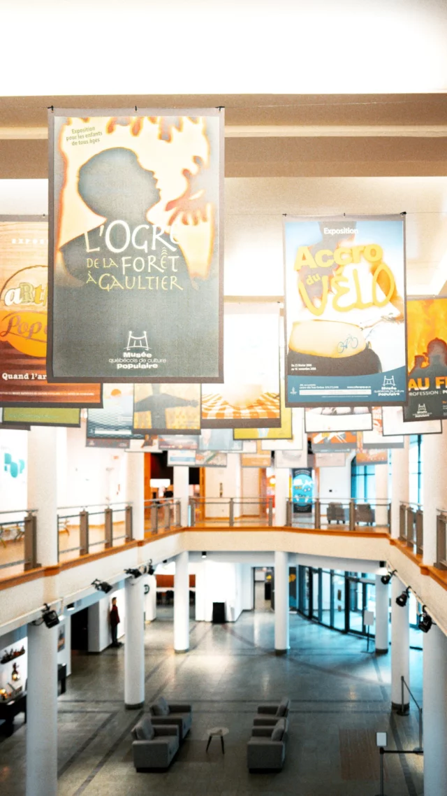 Au centre-ville de Trois-Rivières, le @museepop vous plonge dans l'identité de toute une société à travers des expositions audacieuses, ludiques et même virtuelles. Une approche vivante, pensée pour les familles comme pour les curieux. 
À côté, la Vieille prison de Trois-Rivières, monument historique classé, prolonge la visite avec une expérience saisissante dans l'univers carcéral. 
Deux adresses uniques au @quebecauthentique.
.
.
#quebeclemag #quebec #qc #museepop #vieilleprisondetroisrivieres #quebecauthentique #mauricie #explorequebec #roadtripquebec #vacancesauquebec