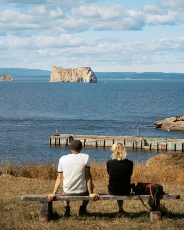 Des baleines au bout des jumelles, du surf en pleine ville et des panoramas à perte de vue, l'été québécois ne fait rien à moitié. 
Quoi faire pendant vos vacances au Québec ?
- Passer des heures face à la mer
– Pagayer en canoë, kayak ou paddle sur des lacs limpides
– Surfer la vague à Habitat 67, en plein cœur de Montréal
– Grimper en via ferrata au-dessus des vallées
– Observer les baleines sur le Saint-Laurent
– Visiter les phares emblématiques
- Rencontre la faune et la flore 
– Vibrer au rythme des festivals
Et toi, quelle expérience te tente le plus ?
.
.
#quebeclemag #quebec #qc #quebecenete #explorequebec #explorecanada