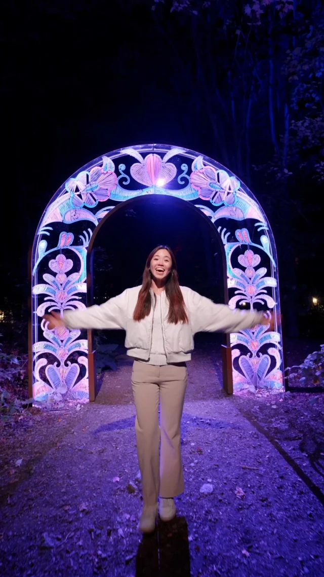 Vous êtes à Québec cet été ? ✨
Ne manquez pas l'expérience unique @onhwa_lumina ! 
.
.
#quebeclemag #quebec #qc #onhwalumina #wendake